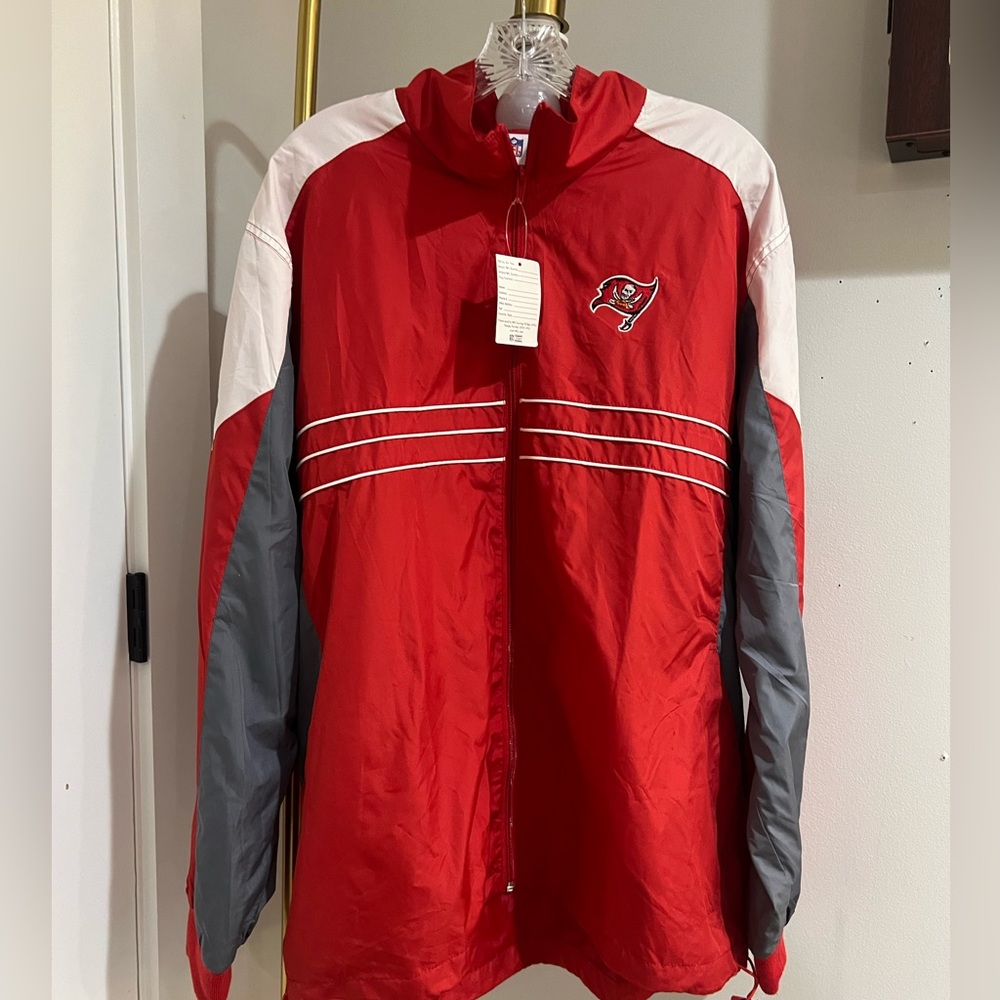 vintage nfl tampa bay buccaneers Windbreaker Jacket Size XL NWT embroidered Logo